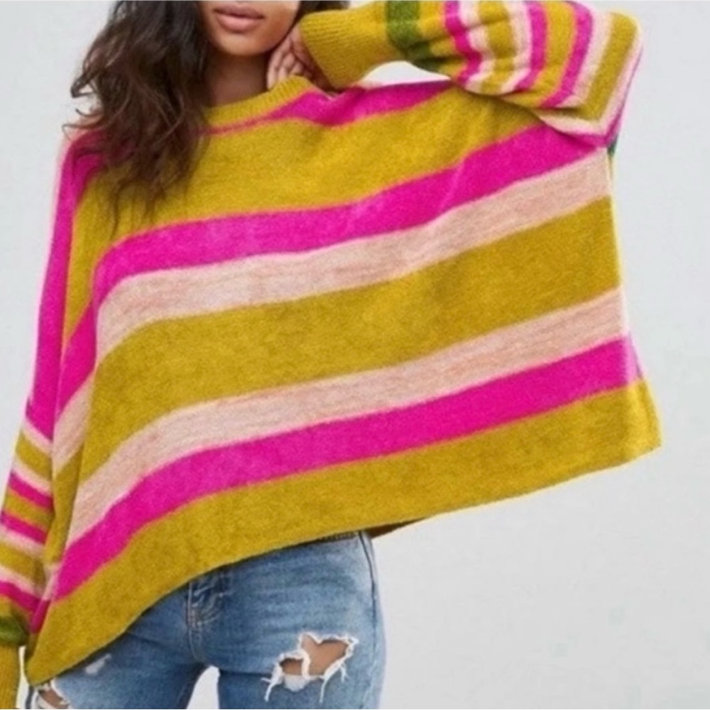 Free People all about you pullover. Sweater size- oversized. EUC